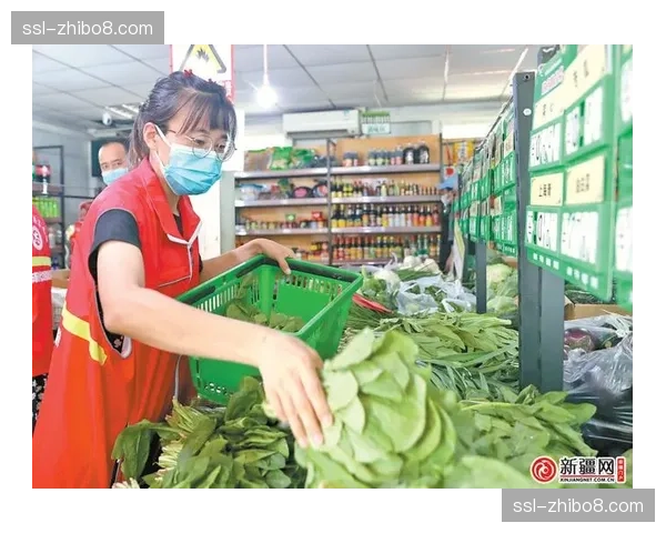 特写：比赛因选手受伤中断五分钟，全场静默，医护人员迅速入场处置